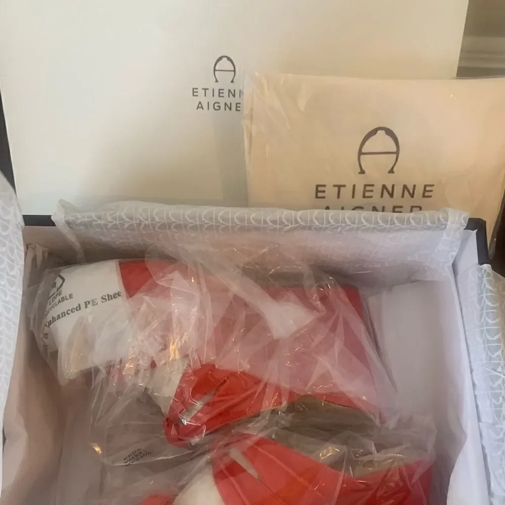 Etienne Aigner size color